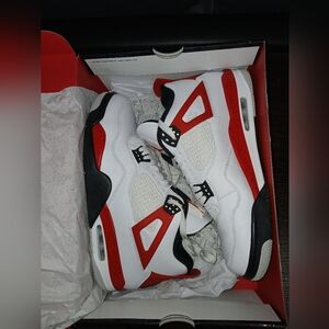 Mens Jordan 4 red cement size 11 good condition